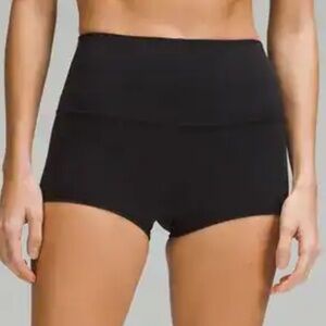Lululemon size 6 High-Waist Black Women’s Active Shorts
